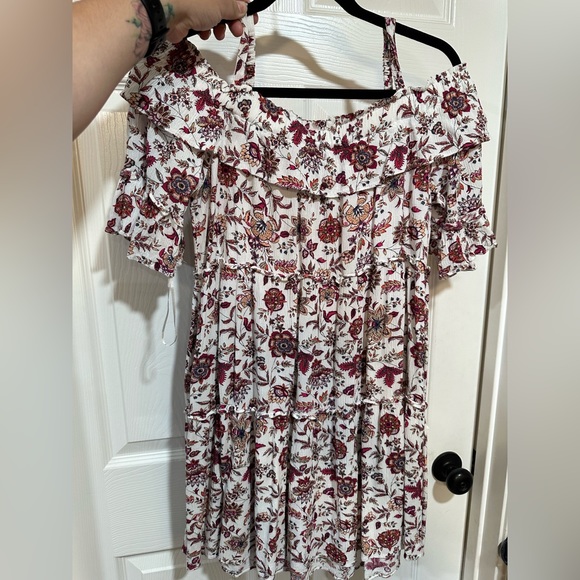 Flowy Floral Dress with Pockets - Picture 2 of 4